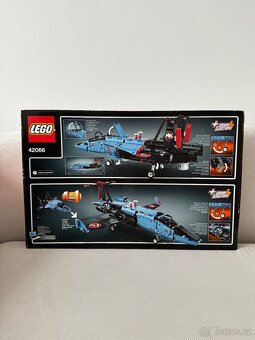42066 LEGO Technic Air Race Jet - 2