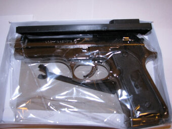 Pistole Beretta 9mm jako zapalovač - 2