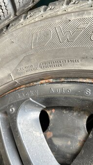 Zimní pneu s disky ze Skoda Fabia 2.rozměr 195/55/R15 - 2
