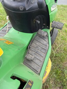 Zahradní traktor John Deere LR135 automatic - 2