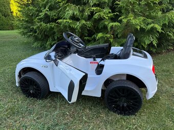 Dětské elektrické auto Audi R8 Bílé - 2