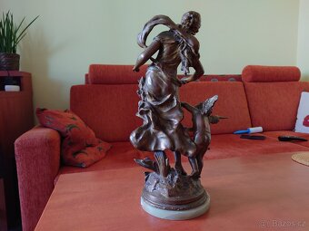 Socha (sousoší) Žena a Amorek - bronz - 2
