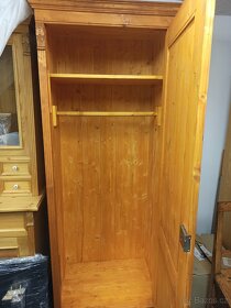 Antik dřevěná chalupářská šatní skříň - 2