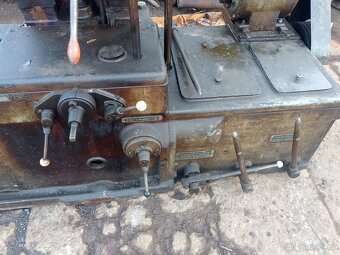 Vodorovná vyvrtávačka, Kameníček bruska na kulato - 2