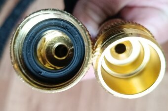 Smršťovací nepoužitá zahradní hadice černá 10m, mosaz 1" - 2