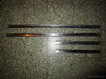 ND FIAT 127 LIŠTY DVEŘÍ VČETNĚ ZNAKU 900/C. - 2