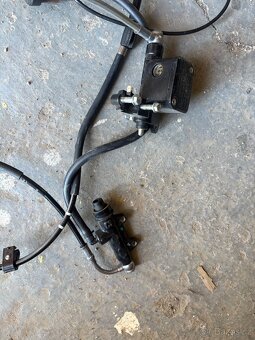 Brzdy KTM DUKE 390 komplet - 2