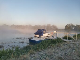 Kajutová loď Bayliner Cierra s vlekem - 2