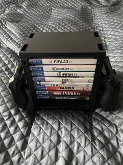 Prodám ps4 500GB+2 ovladače+8her - 2