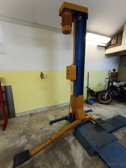 Dvousloupový hever, zvedák - 2