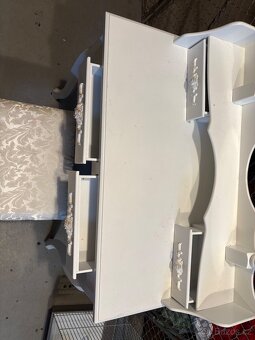 Kosmetický stolek - 2