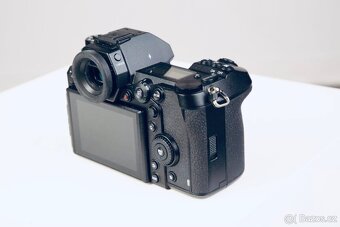 Panasonic Lumix S1. V-Log. Závěrka pres 2300 cvaku - 2