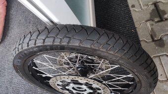 Pneu Michelin 90/ 90 r21. 150 70r17 - 2