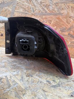 Leve zadni svetlo Vw Golf 6 - 2