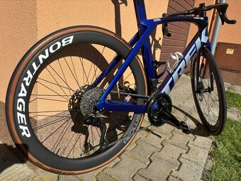 Prodám Trek Madone SL 6 Di2 Gen 6 Hex Blue vel. 56 - 2