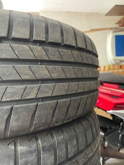 Letní pneu 215/55/17 Bridgestone 90% - 2