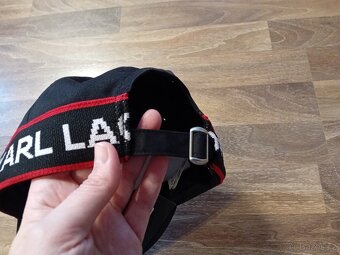 Nová kšiltovka Karl Lagerfeld - 2