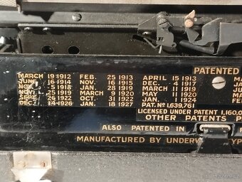 Starý americký psací stroj Underwood - 2