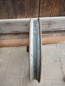 Zadní kolo Jawa Pérák 250,350 - 2