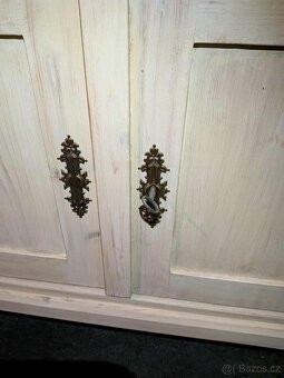 Komoda z masivu – ruční truhlářská práce, bělená patina - 2