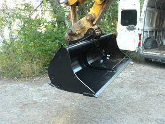 Pevná dvoubřitá svahovací lopata š.150cm pro JCB 3cx/4cx/5cx - 2