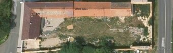 Rodinný dům / Bývalá hospodářská usedlost -1500 m2 - 2