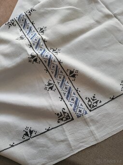 Lněný ubrus ručně vyšívány - 2