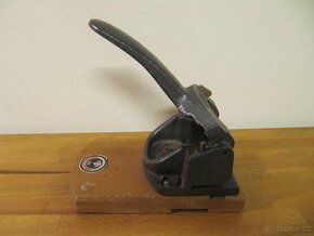 stará děrovačka VIRTUS - 2