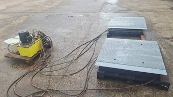 Hydraulický tester vůlí čepů přední nápravy - 2