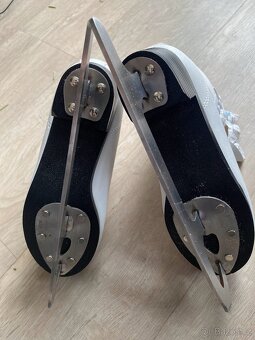 dívčí lední brusle vel. 35 - 2