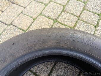 Skoro nové letní 215/55 R17 Goodyear EfficientGrip Perform.2 - 2