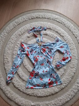 Top s květy Guess - 2