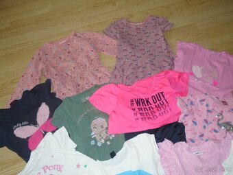 Dívčí oblečení vel. 128 - 2