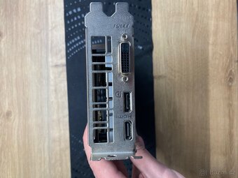 MSI GeForce GTX 1650 VENTUS XS - 2