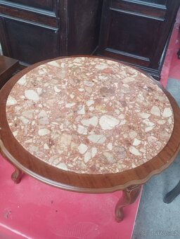 Stůl s mramorem - 2