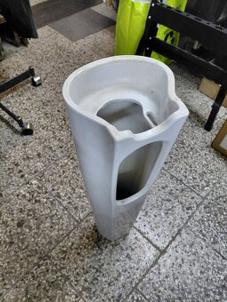 Porcelánová noha pod umývadlo - 2