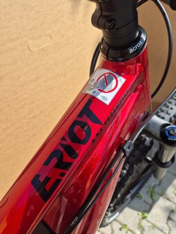 Ghost E riot - 2
