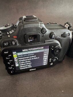 Nikon D7100 + grip + extra baterie - 2
