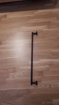 Nová kovová tyč na ručníky černá 76cm - 2