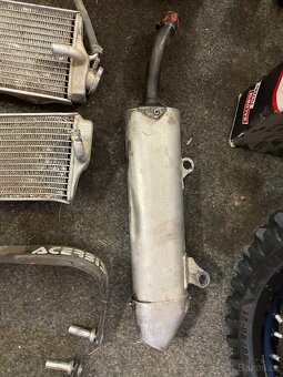 ND Honda CR 250 2001 koncovka neni - 2