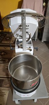 Hnětač těsta TRQ 17 - 2