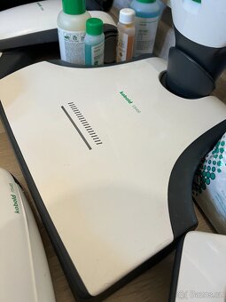 Vorwerk VK200 s bohatým příslušenstvím - 2