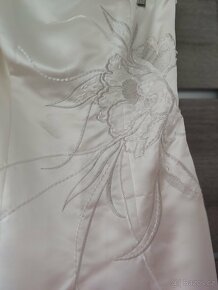 Jednoduché korálkové svatební šaty 42/44 - 2