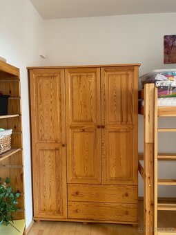 Šatní skříň z masivu - 2