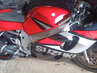 Suzuki GSXR 600 Srad - 2