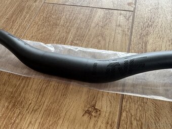 Řídítka OneUp Carbon Handlebar 800mm - 2
