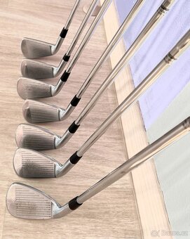 Prodám golfové hole Titleist AP 2 - 714, PW-4 - 2