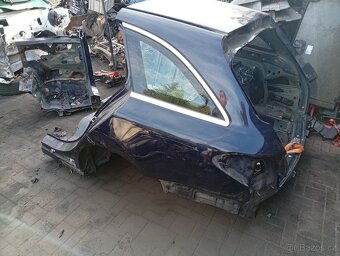 Prodám zadní ctvrtku na mercedes w205 combi - 2