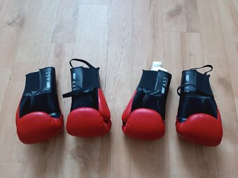 Boxerské rukavice Decathlon pro dvojčata - 2