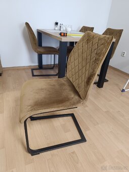 Jídelní stůl+4 židle - 2